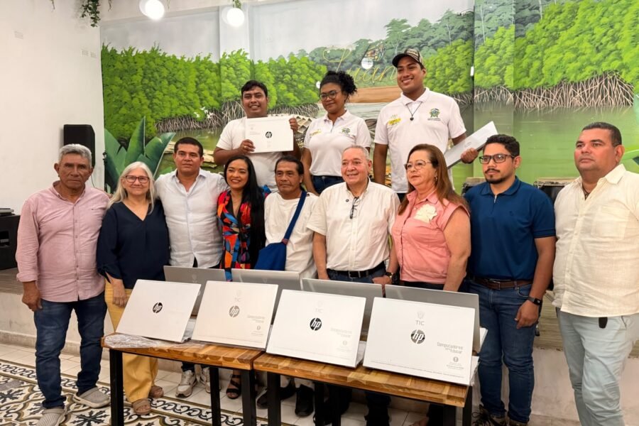 La IERT San Pedro de la Sierra recibe computador portátil del programa Tecnologías para Aprender